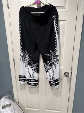 Women’s Black and White Palm-Print Wide-Leg Pants